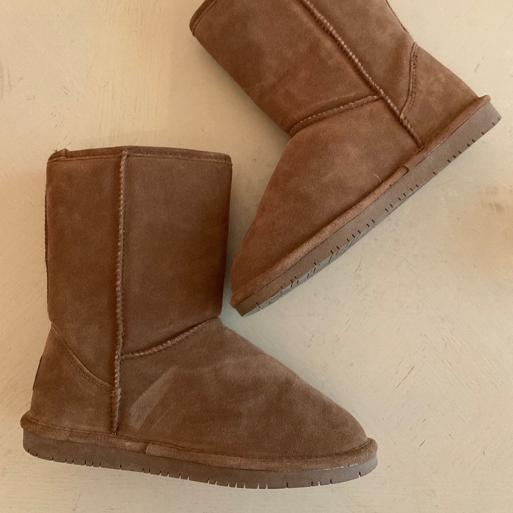 BEARPAW Emma Short boots with real shearling size 10